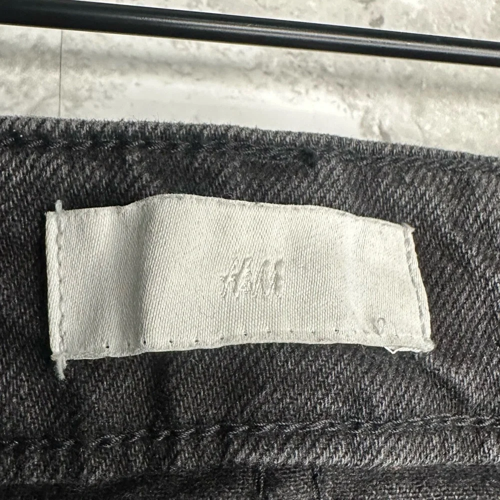 EUC H&M Women’s Black Denim Cut Off Shorts Size 6 / 26in Waist (No Size Tag) - Picture 9 of 16